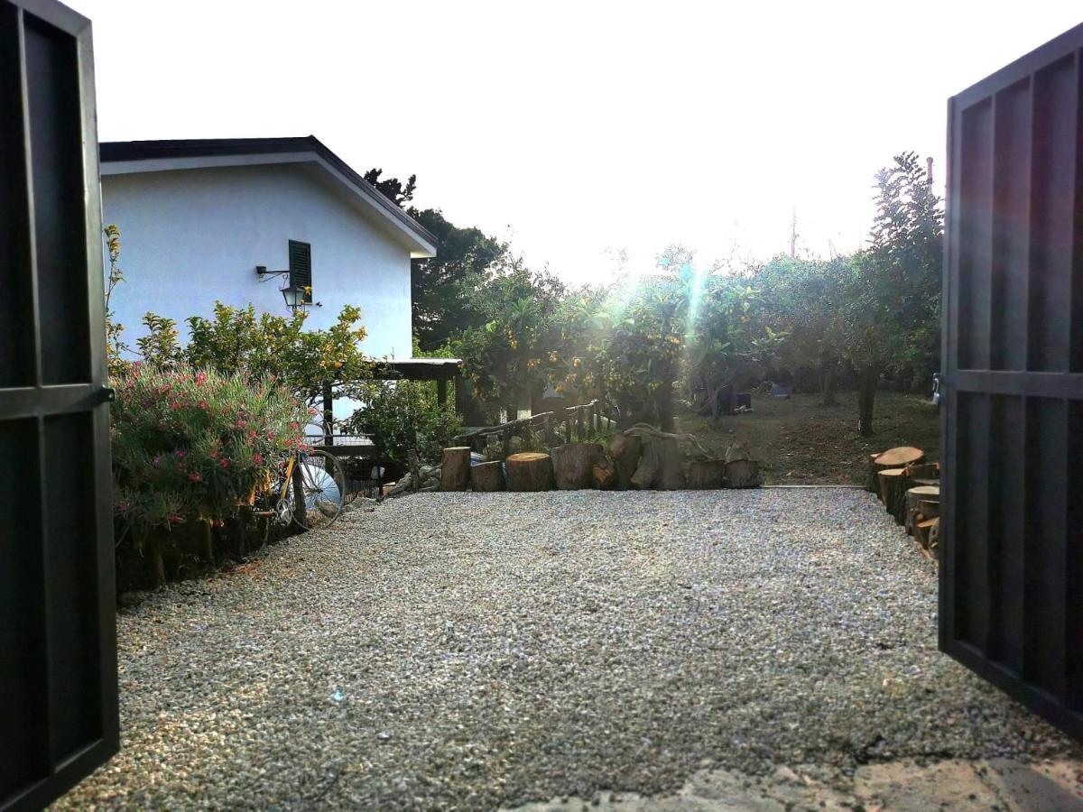 Villa Emily ลิกาตา ภายนอก รูปภาพ
